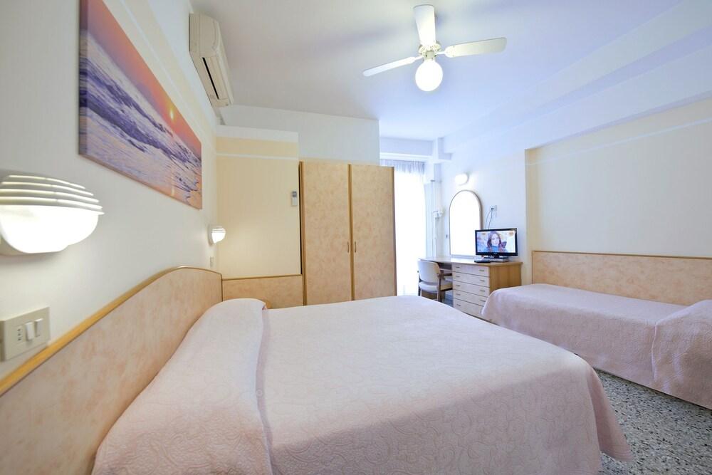 Hotel Eliseo Riccione Esterno foto